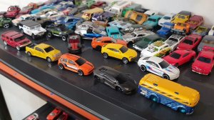 Что лучше HOT WHEEKS или BBURAGO? Гонки на треках HOT WHEELS. Обзор Хот Вилс и распаковка машинок