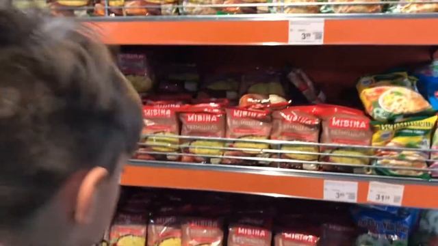 Что купит школьник на 100 грн (200 р)? смотреть онлайн