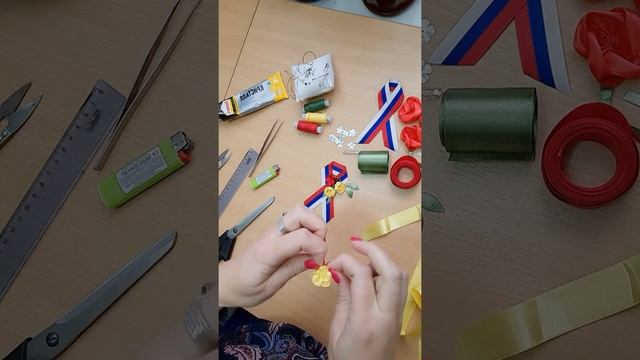 Мастер класс от стилиста по костюмам нагрудной ленточки с символикой флага России смотреть онлайн