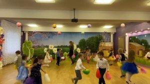 Средняя группа "Солнышки" Танец "Солнечная капель"