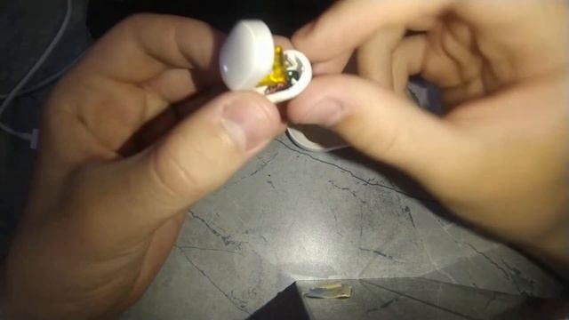 Что делать если не работает один наушник на airdots 1 и 2 смотреть онлайн