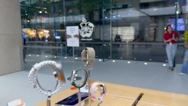 Picking Up a M3 MacBook Pro 16" at the Apple Store Sydney | Full Process + Tour of store смотреть онлайн