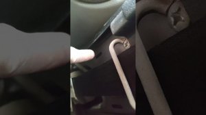 Как снять пластик ремня безопасности на калине 1. замена ремня безопасности спереди.