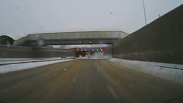 Обвал снега в тоннеле на Тулака смотреть онлайн