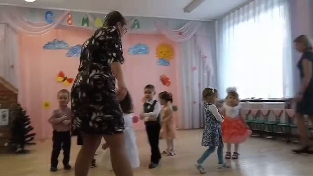 Утренник к 8 марта 2017. 1 группа 289 сад смотреть онлайн