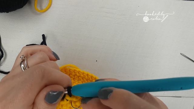 Amigurumi Crochet Bee Tutorial ? (The Famous TikTok Bee Pattern ?)