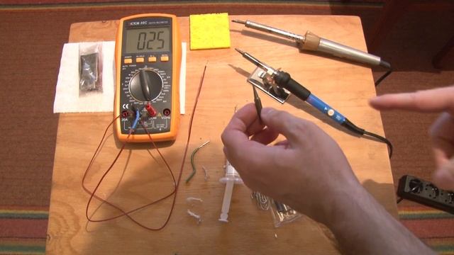 Синий, народный паяльник с AliExpress. Хлам из Китая :) 450 °C., при минимальных настройках ! :) смотреть онлайн