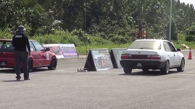Sarawak Drag Challenge 2013 - Honda EF vs AE100 смотреть онлайн