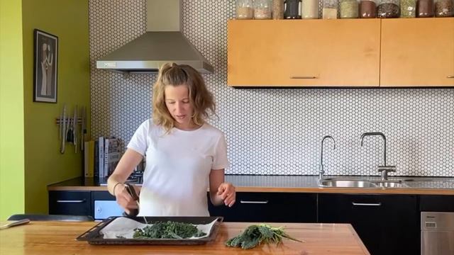 Hero⎮How to make kale chips смотреть онлайн