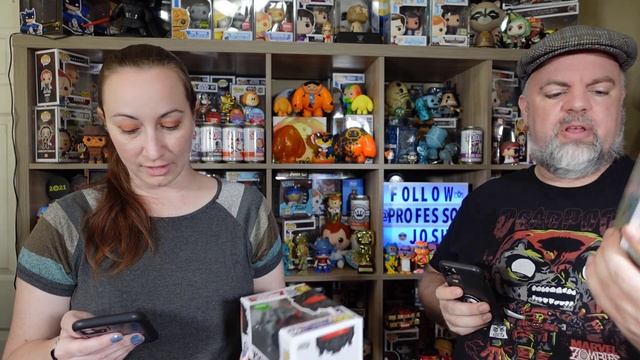 Chrono Toys Funko Mystery Box Battle | 8 X $20 Mystery Boxes | Sour Patch Candy | Funko Soda смотреть онлайн