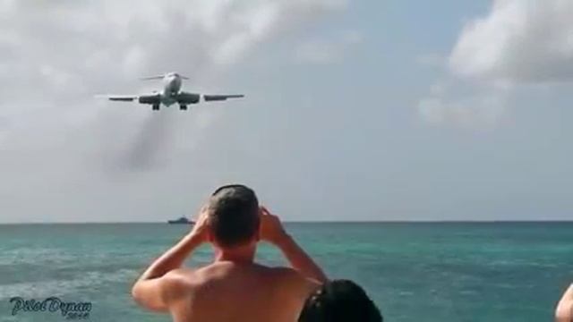 Аэропорт на острове Сен-Мартен смотреть онлайн