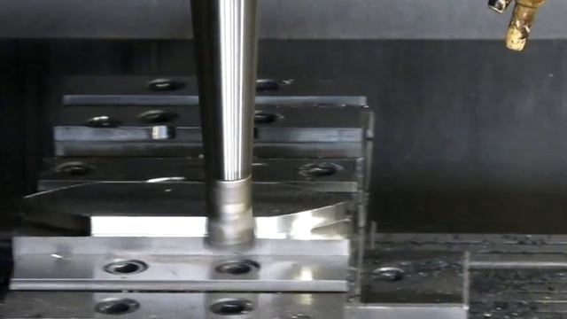 Lavorazione con una fresa.mpg смотреть онлайн