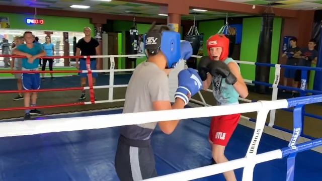 Березюк Валерій -Іщенко Корній спаринг місто Житомир клуб "РИНГ" 2 раунд смотреть онлайн