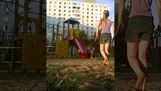 VLOG: гуляю с подругой #2 (кувыркаемся, делаем колеса и стойку на руках)? смотреть онлайн