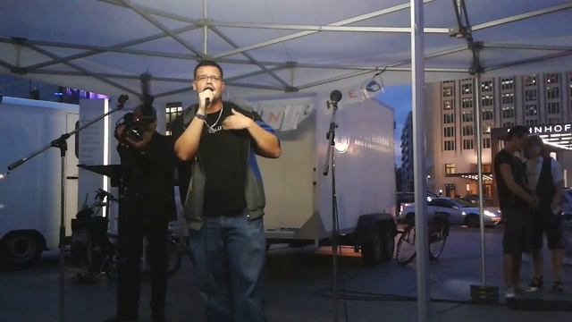 Photon auf der Mahnwache, Potsdamer Platz in Berlin, 29.09.14 смотреть онлайн