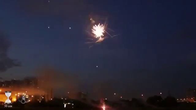Батарея салютов С наступающим с фонтаном 13 смотреть онлайн