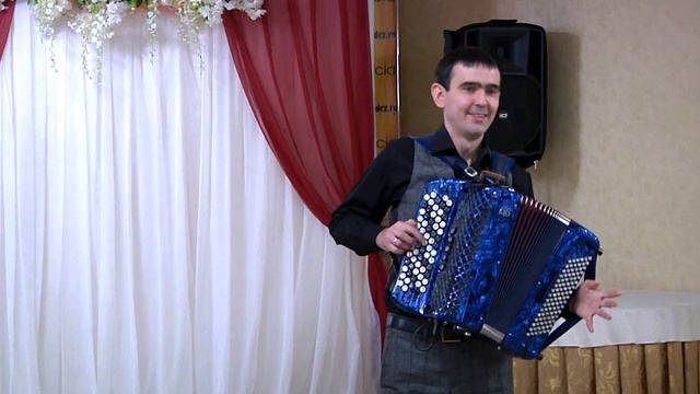 Баянист-виртуоз 🎵 Посмотрите как играет!!! смотреть онлайн