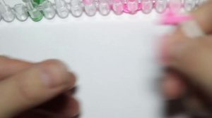 Зайчик из резинок/Как плести из резиночек/Плетение из резинок игрушки