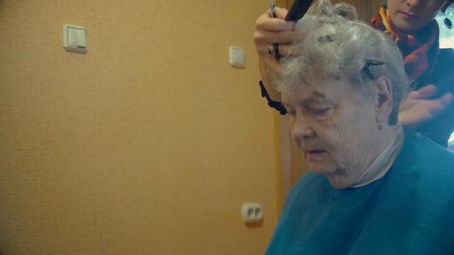 Социальная парикмахерская – выезд на дом к особым клиентам (24.10.2016 г.) смотреть онлайн