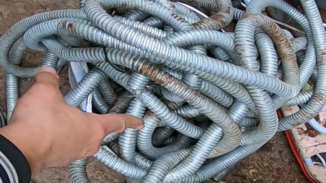 Собрал гору металлолома на свалке смотреть онлайн