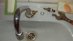 Ремонт старого смесителя. Замена кран-буксы нового образца.