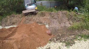 Как построить заезд на участок с парковкой для машины с укладкой пластиковой трубы в канаву