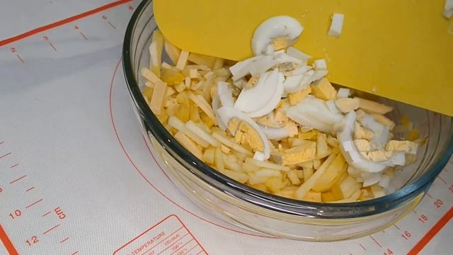 ПРОСТОЙ САЛАТ НА СКОРУЮ РУКУ. ГОТОВИМ ВСЕ! смотреть онлайн