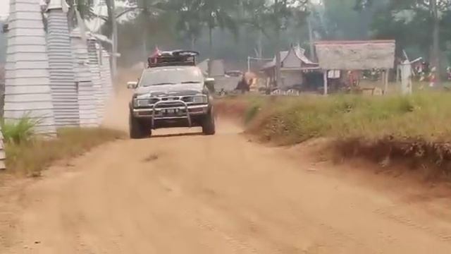 HUT Nissan Terrano Club sumbar смотреть онлайн