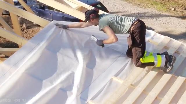 Монтаж обрешетки и гидроизоляции под металлическую кровлю