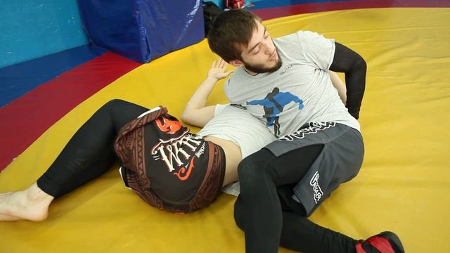 Клуб Альянс. Обход гарда с выходом на d'arce choke смотреть онлайн