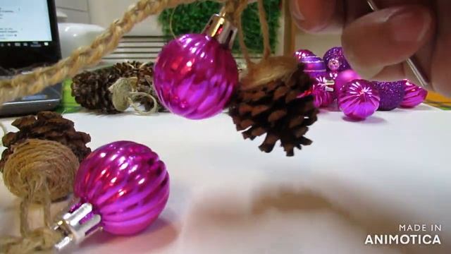 Новогодняя гирлянда из сосновых шишек и шариков? смотреть онлайн