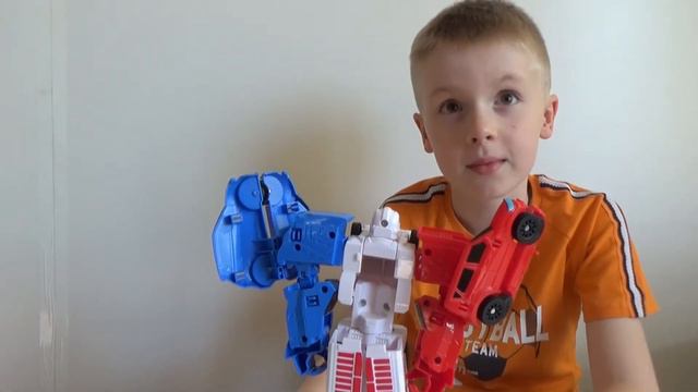 Тоботы.Устин трансформирует ТОБОТОВ.Тобот.Трансформеры ТОБОТЫ.Распаковка трансформера. 13+