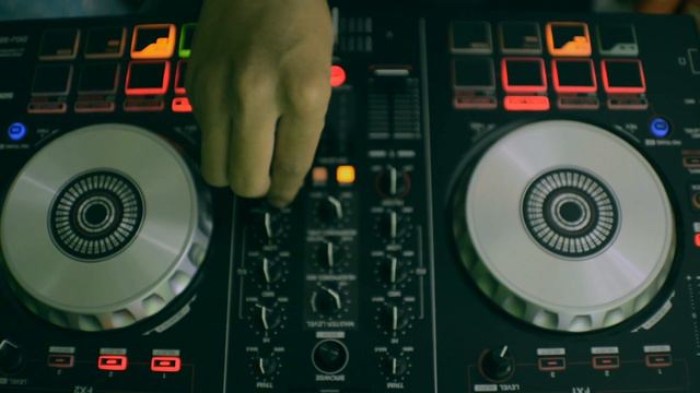 Roy Bastian DJ Mix 2 #EDM MIX! Tomorrowland смотреть онлайн