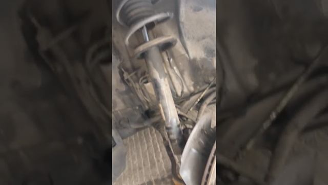 "Помоги себе сам"(Часть 2) Замена передних амортизаторов на BMW. смотреть онлайн