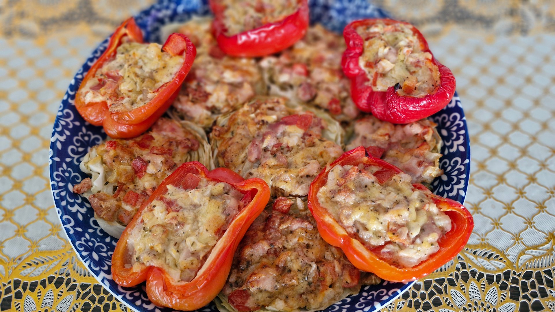 Стейки из капусты с фаршем. Перец фаршированный лодочка. смотреть онлайн