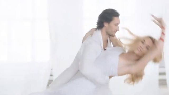 Alina Zasobina for Raffaello flower (World Fashion Models) смотреть онлайн