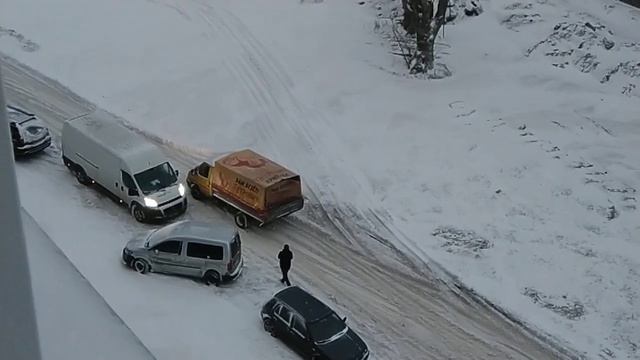 Петрович доставка, на прямом месте буксует, после разгрузки смотреть онлайн