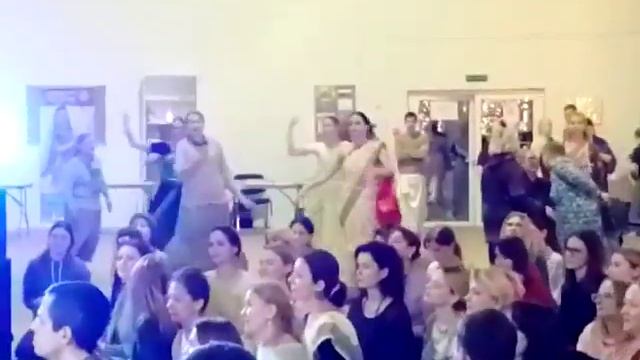 Пение Харе Кришна маха мантры Лакто-вегетарианство.Москва 30.03.2023 смотреть онлайн
