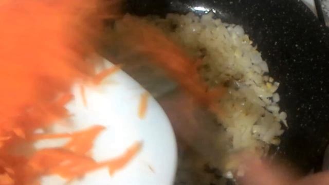 Куриная печень с овощами и консервированной фасолью. смотреть онлайн