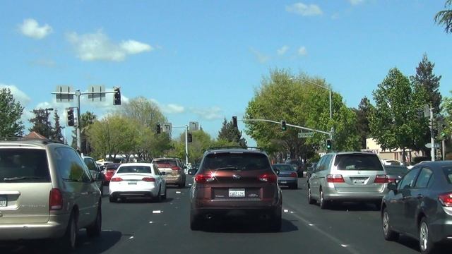 США 1432: Девушка 21 год. Люди, которые ей дороги, постепенно удаляются