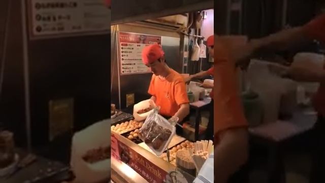 Takiyaki in Nishiki foods street смотреть онлайн