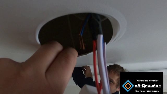 Как сделать отдельное включение подсветки и лампочек не снимая натяжной потолок смотреть онлайн
