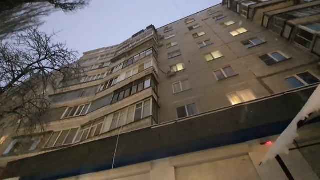 Nissan Leaf. Как зарядить от любой квартиры в многоэтажке? смотреть онлайн