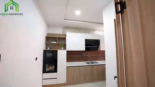 INSIDE a $56,700 (₦ 34M) Nigeria’s First Fully Solar Powered Estate #lekkilagos #homeforsale смотреть онлайн