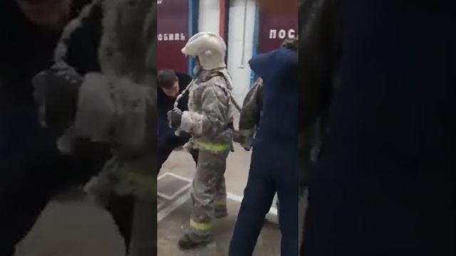 Как пожарные тушат в -50 Пос Хандыга. смотреть онлайн