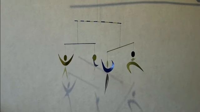 Монтессори-мобиль«Танцующие человечки» смотреть онлайн