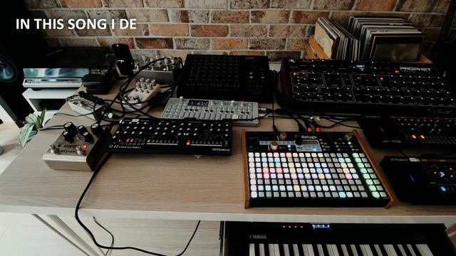 Synthstrom Deluge (no talking) with Prophet REV2, Yamaha Reface DX, OP-1, Roland Boutiques смотреть онлайн