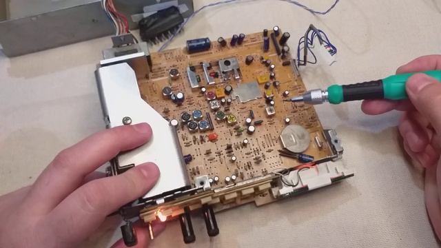 Автомагнитола Pioneer KEH-2430B. Ремонт радиотракта. смотреть онлайн