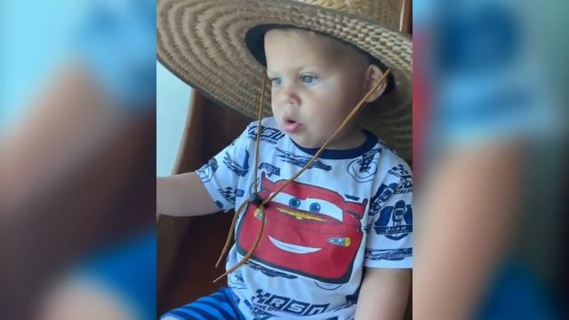 НЕВЕРОЯТНЫЙ КРАСАВЧИК | МАЛЫШ КУРНИКОВОЙ И ИГЛЕСИАСА ПОКОРИЛ ВСЕХ смотреть онлайн