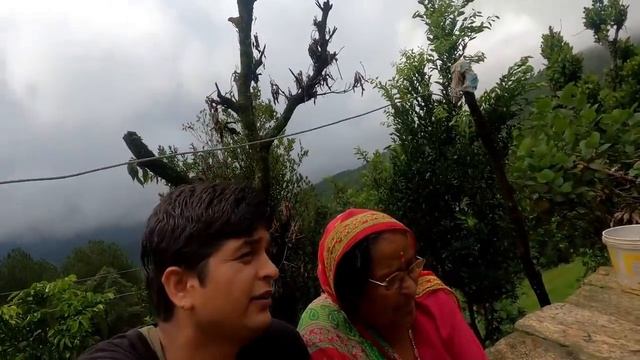 Pahadi Dadi giving online Classes? !! Uttarakhand Village Vlog !! смотреть онлайн